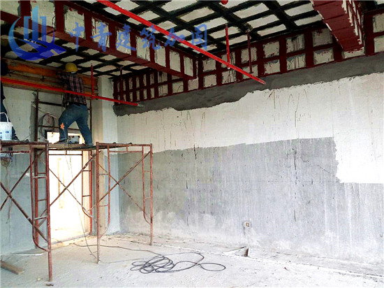 1,建筑抗震加固技术隔震技术的原理为尽可能将地表建筑与地基部分隔离