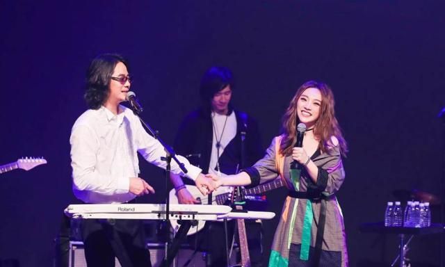 出道备受关注,fir主唱lydia哽咽"·机会难得但也难承受"