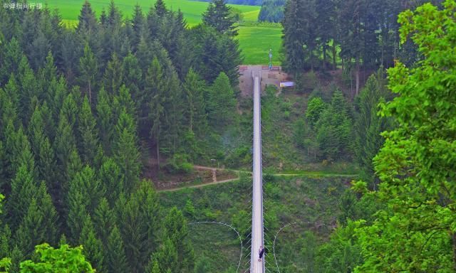 德國最長的吊橋，花110萬歐元建成，被當?shù)厝艘暈椤暗鯓虮亲妗? h=