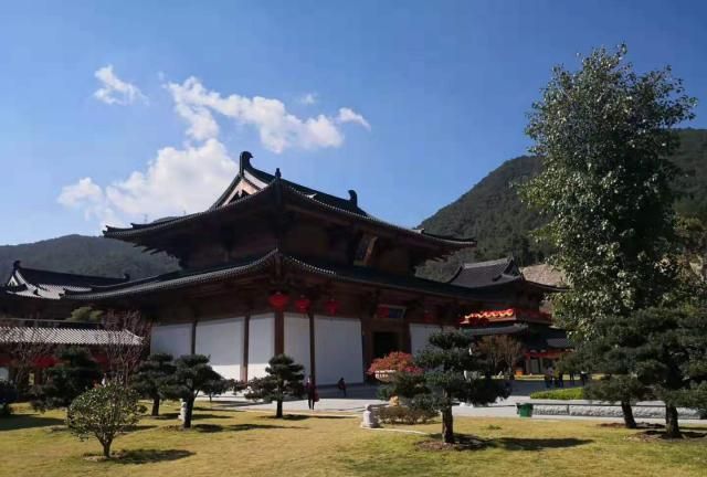 佛教圣地万福寺千古祥云临万福九重紫气盖山门