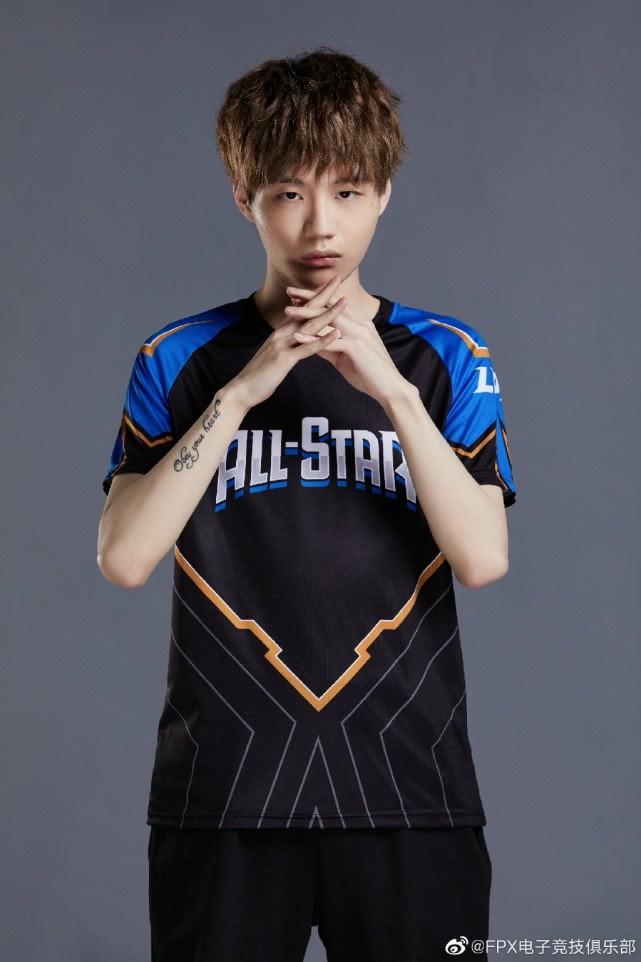 fpx全明星定妆照,平均年龄只有十六岁,刘青松颜值不输小花生!