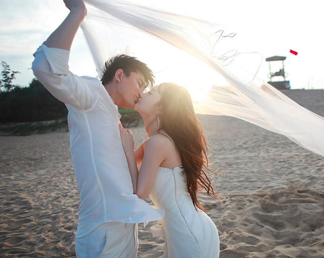 李小璐贾乃亮当年的婚纱照有多美现在就有多讽刺