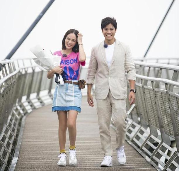 陈乔恩牵手小9岁艾伦,称爱情没有放弃她,网友:剧本套路放过我休闲区蓝鸢梦想 - Www.slyday.coM 陈乔恩牵手小9岁艾伦,称爱情没有放弃她,网友:剧本套路放过我休闲区蓝鸢梦想 - Www.slyday.coM