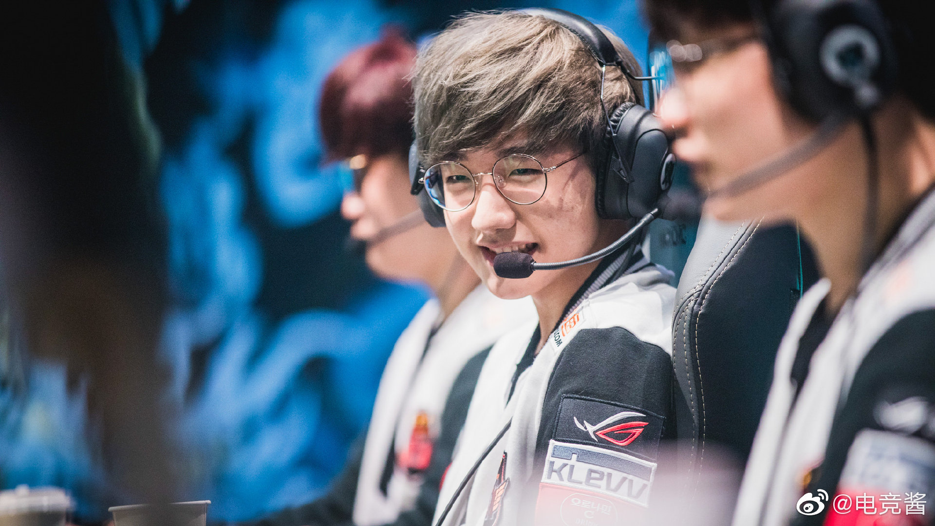 英雄联盟:lgd晒小花生签名照,peanut的lpl职业生涯即将开启!