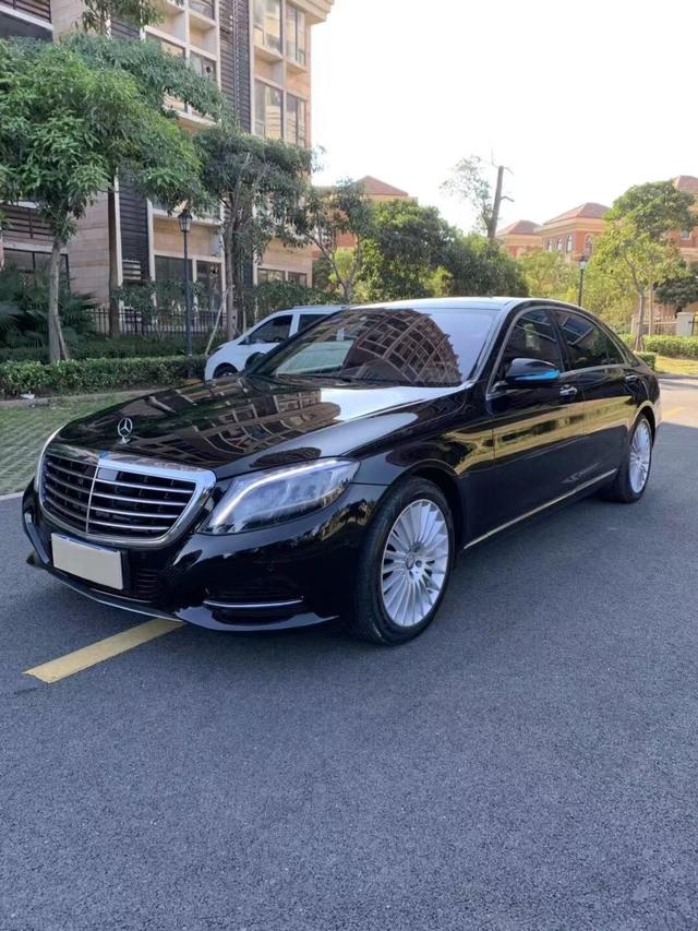 这台奔驰s500仅售43万,外观沉稳庄重,堪称商务轿车中的典范