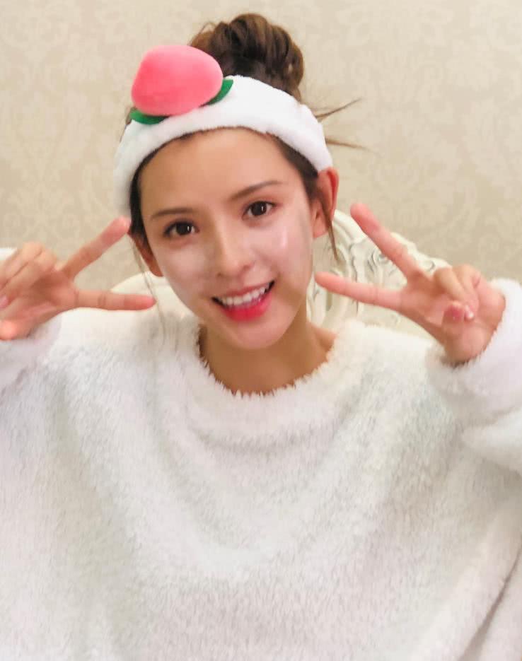 张予曦仗着有颜任性,当众直播卸妆,看到素颜长相让我跪了!