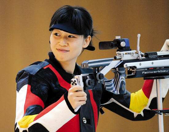 中国体坛又一冠军诞下二胎,退役后与清华学霸组建幸福家庭|易思玲