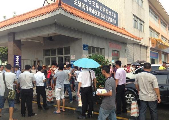 自己上牌只要100多，4s店却要1000块，其中是不是有什么猫腻？