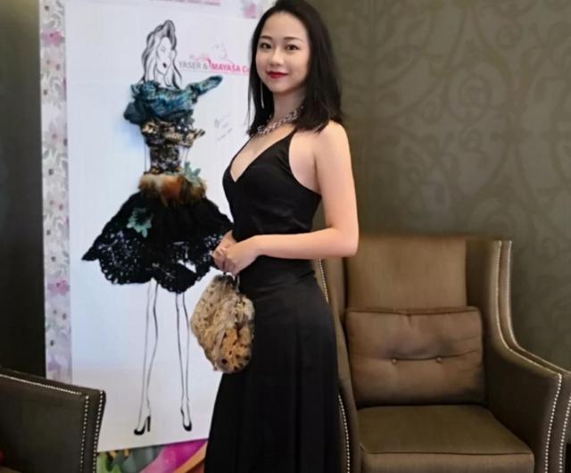 孙侨潞再次换上蓝发,大眼红唇太吸睛