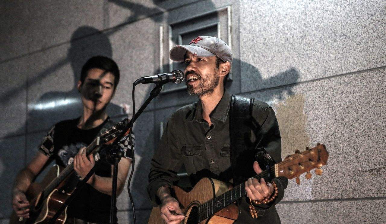 旭日阳刚罕见合体拍视频,王旭太显老,两人生活过得奢华又精致|春天里|