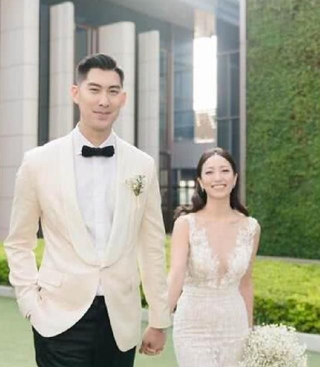 毛加恩婚礼现场,高以翔以"最帅方式出现",袁咏琳:我们想你