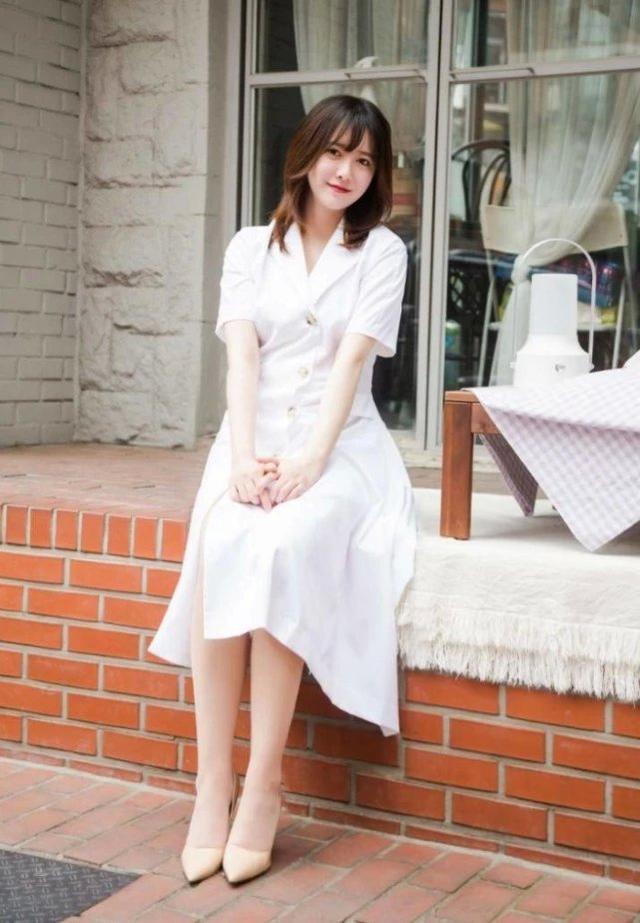 走出婚变阴霾的具惠善,穿"绑绑裙"现身瘦不少,安宰贤把宝丢了