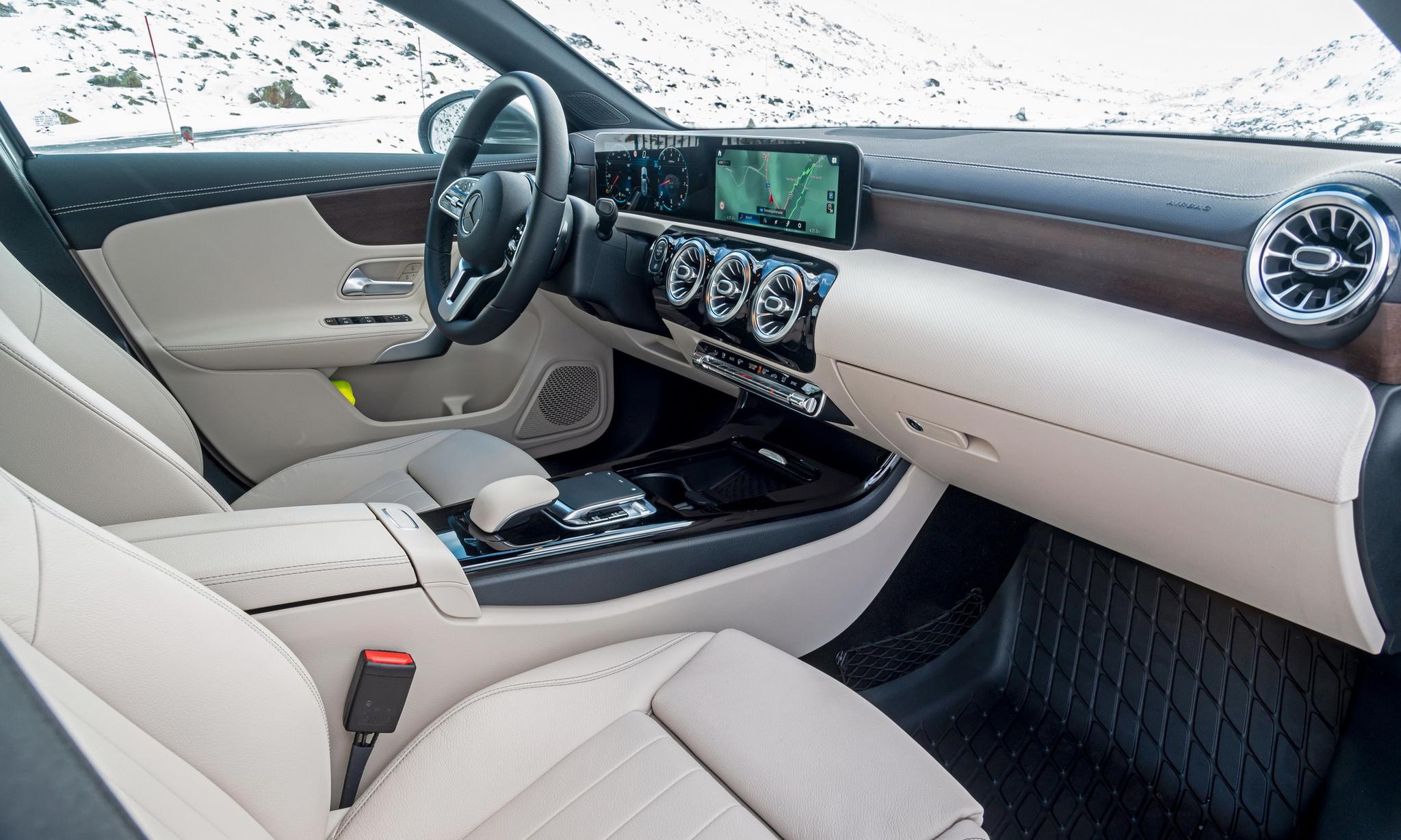 梅赛德斯-奔驰a220 4matic两厢版上市