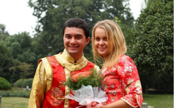 洋媳妇远嫁中国8年,妈妈前来看望激动落泪:你怎么变这样了!