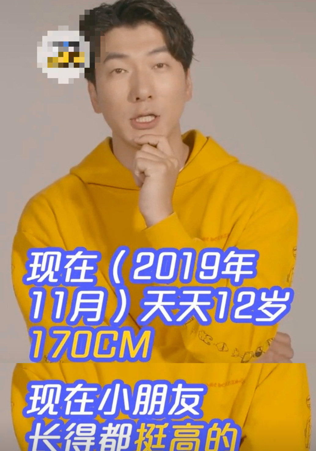 张亮曝12岁天天身高1米7,大长腿逆天超像爸爸