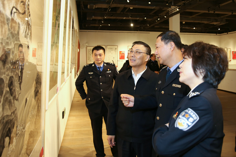 “剑胆文心”警界六人书画展暨苏州公安书画名家邀请展开幕