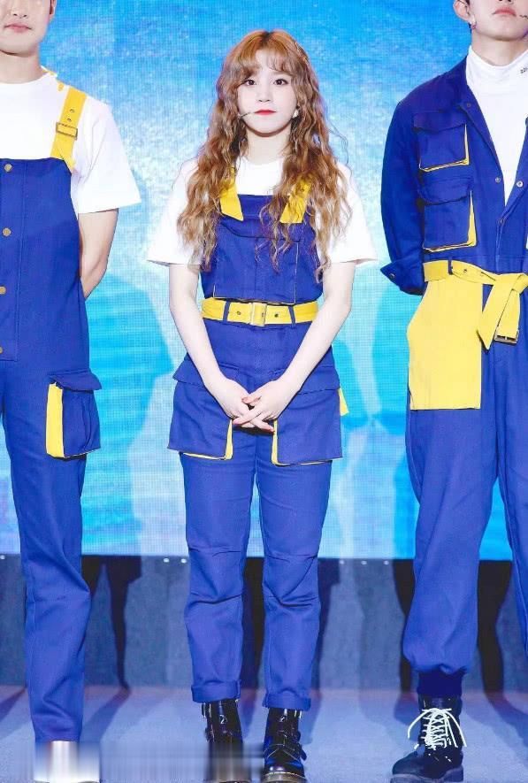 原来也有宋雨琦驾驭不了的衣服,穿一件高领毛衣,胖成虎背熊腰!休闲区蓝鸢梦想 - Www.slyday.coM 原来也有宋雨琦驾驭不了的衣服,穿一件高领毛衣,胖成虎背熊腰!休闲区蓝鸢梦想 - Www.slyday.coM