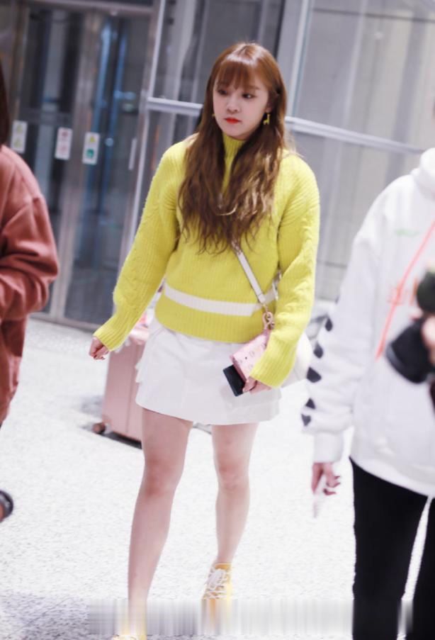 原来也有宋雨琦驾驭不了的衣服,穿一件高领毛衣,胖成虎背熊腰!休闲区蓝鸢梦想 - Www.slyday.coM 原来也有宋雨琦驾驭不了的衣服,穿一件高领毛衣,胖成虎背熊腰!休闲区蓝鸢梦想 - Www.slyday.coM