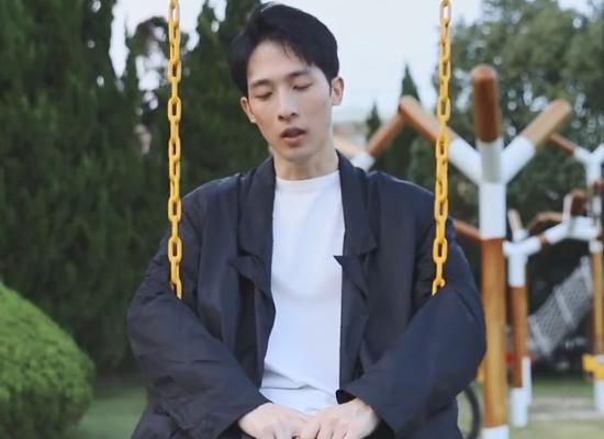 刘阳与阿沁分手13天,微博主页图还没更改,半亩森林怎么想