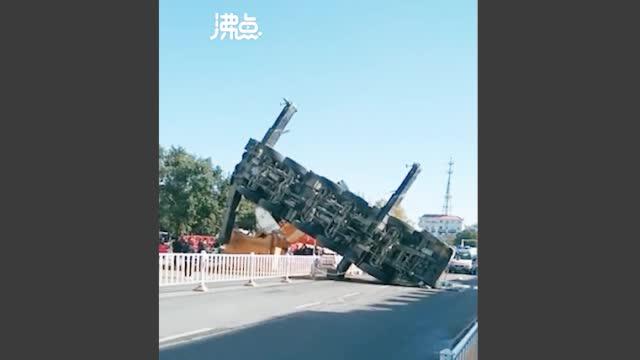 邓州市新闻:河南邓州老广播电视塔拆除时起重臂断裂 致1死2伤