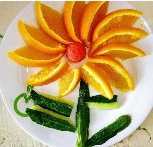 水果不要洗好直接端上桌,摆盘好看有档次,客人吃赞不绝口!