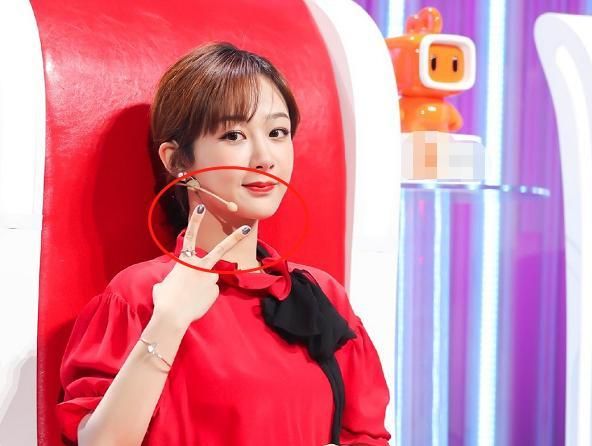 杨紫意外带火了"星空"指甲,当她抬手的那一刻