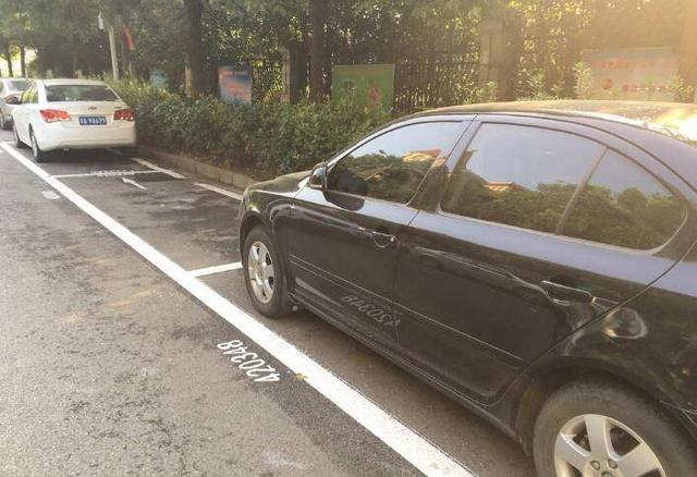 侧方停车总是掌握不好要领按照这个步骤轻松入库