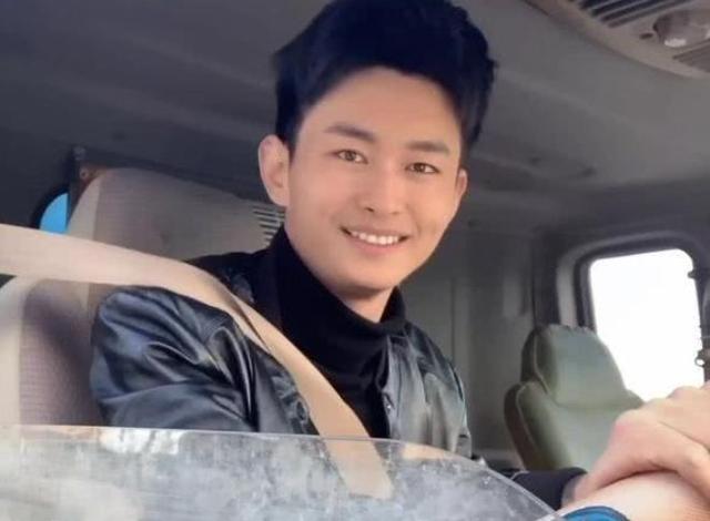 安徽农民工撞脸张翰走红,拒绝广告代言不做网红,粉丝:嫁你也行