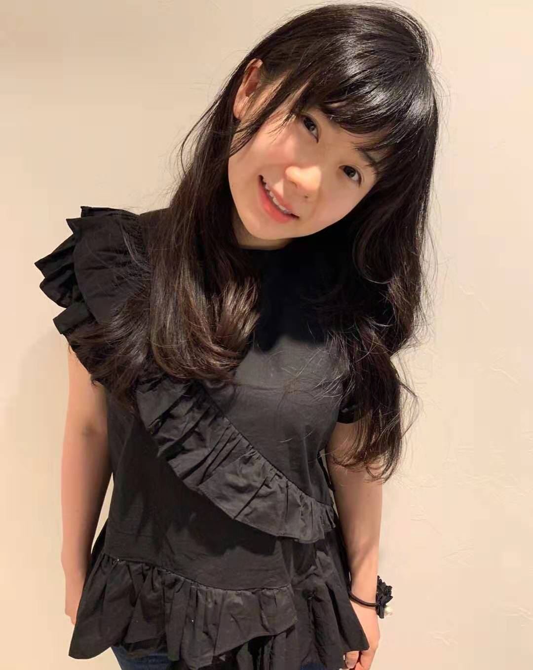 福原爱最性感照片,对着镜头媚笑,全身充满少妇的气息,韵味十足