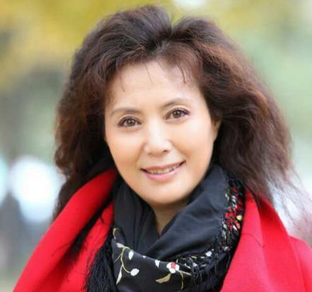 把表演不当事业当爱好,被称为中国贤妻,晚年享副军级待遇