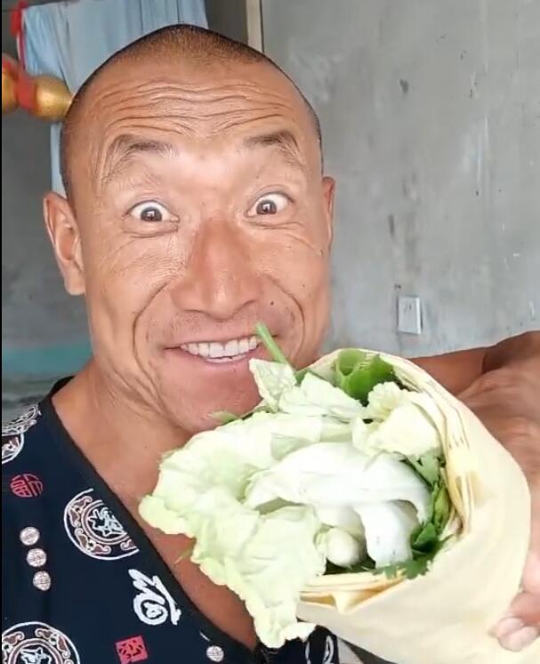 火爆b站的巨魔战将什么来头他以前还当过老师说过相声