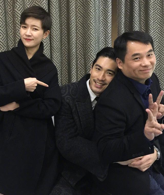 高以翔水晶棺抵达机场好友蒋珅玮坐稳啰很快就见到其他家人