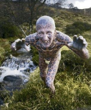 他是英国"豹人"特种兵,全身纹满纹身隐居生活,曾被当花豹枪击