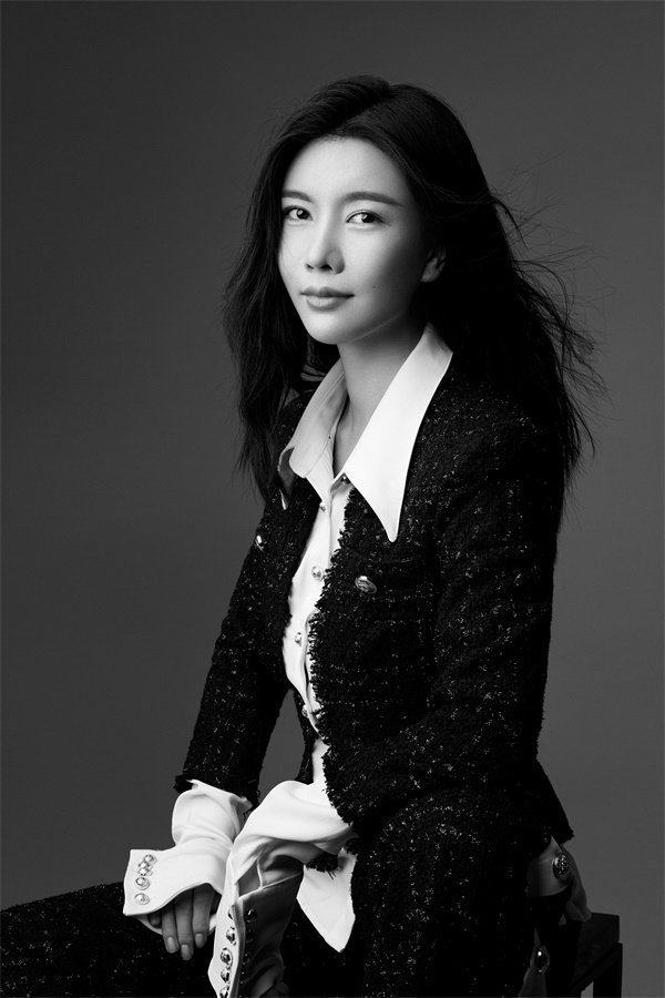 近日,演员刘亦彤曝光了一组时尚写真大片,气质甜美似仙子.