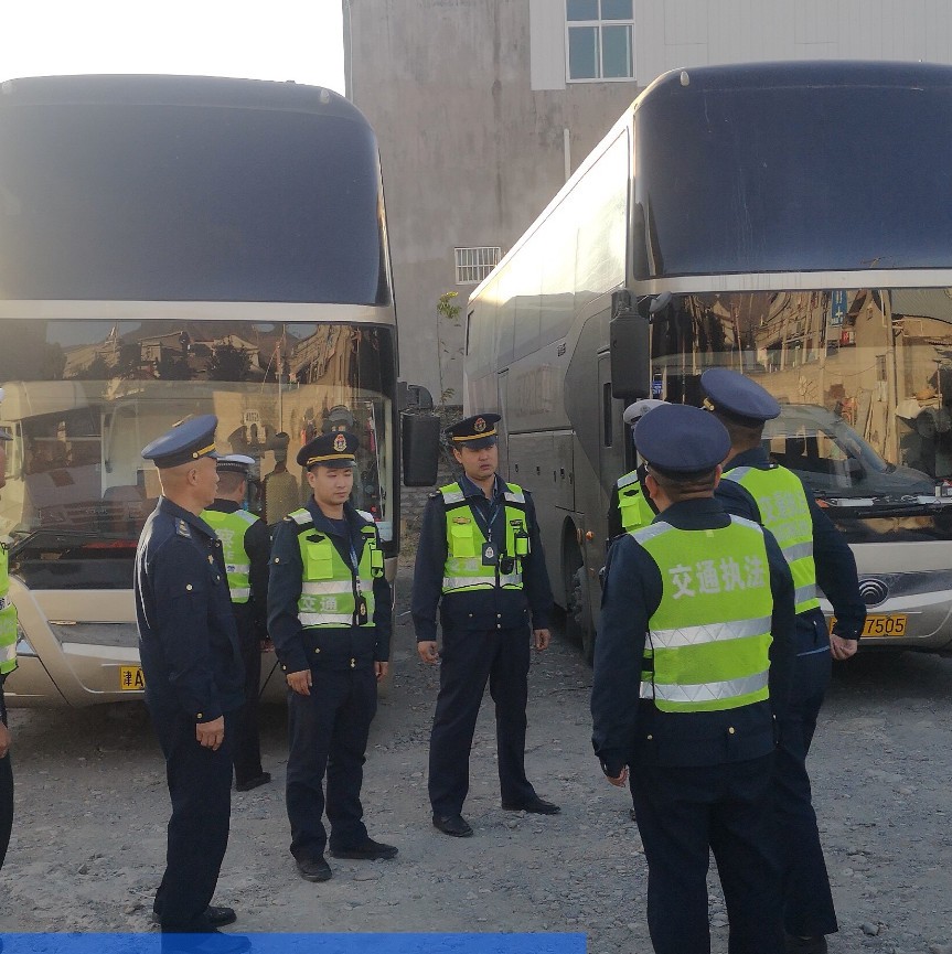 严惩丨彝族年前后 ,西昌市运管所查获近40辆违法违规大巴车