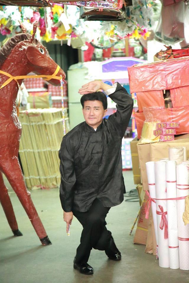 64岁tvb吴刚师傅为慈善出山表演杂耍绝活,退圈18年做饮食成富豪