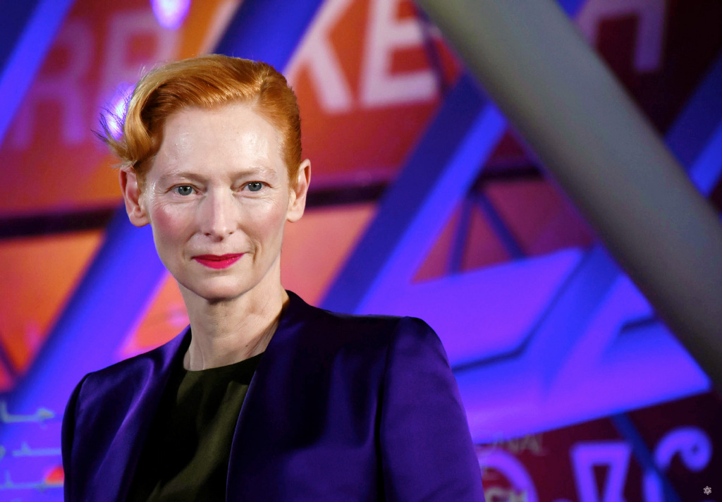 惊艳59岁古一法师蒂尔达斯文顿亮相电影节气质超凡脱俗