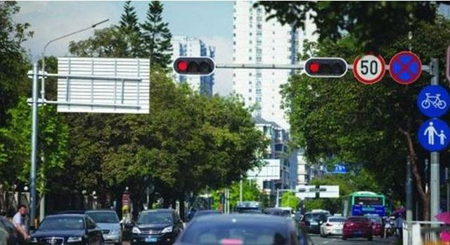 交通部禁止传播：即日起，红灯右转扣9分罚款200元