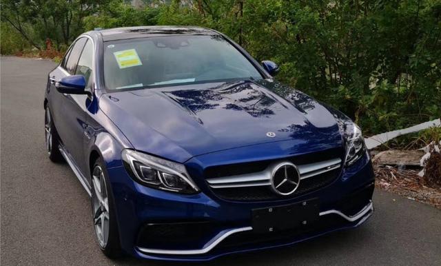 奔驰amg c63,深蓝的外观