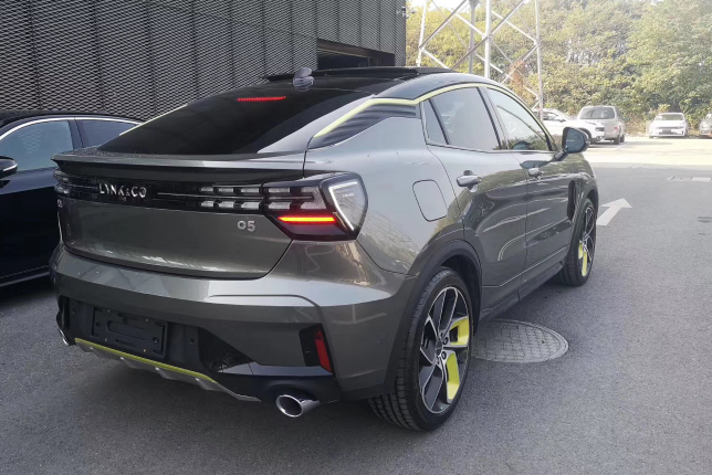 各家汽车厂商都在这个级别的车型市场中开始发力了,吉利领克05上市