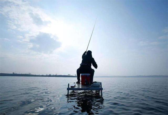 钓鱼人请你反省一下,你老婆不让钓鱼,那是有原因的,不能全怪她