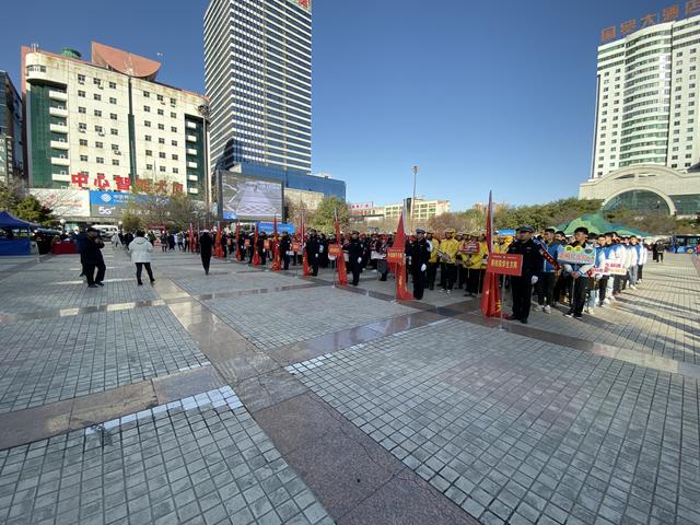 渭南市2019年全国交通安全日启动仪式在渭南市中心广场隆重举行