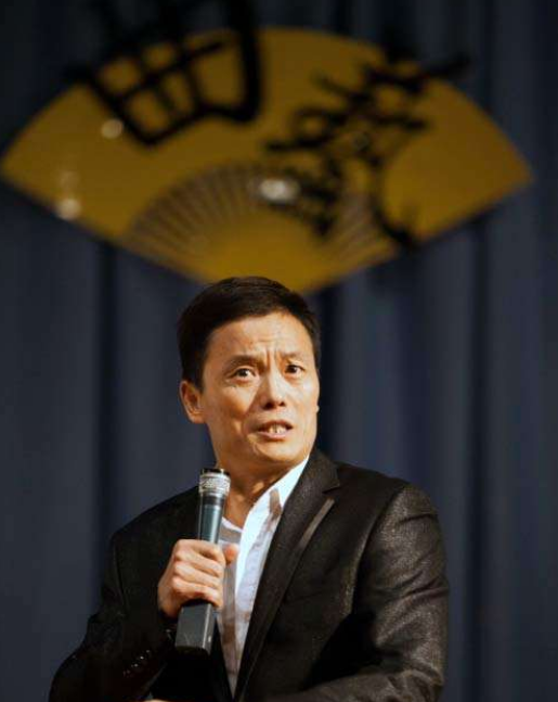 著名笑星周卫星近况曝光!看不出62岁高龄,混血女儿比外孙还小?
