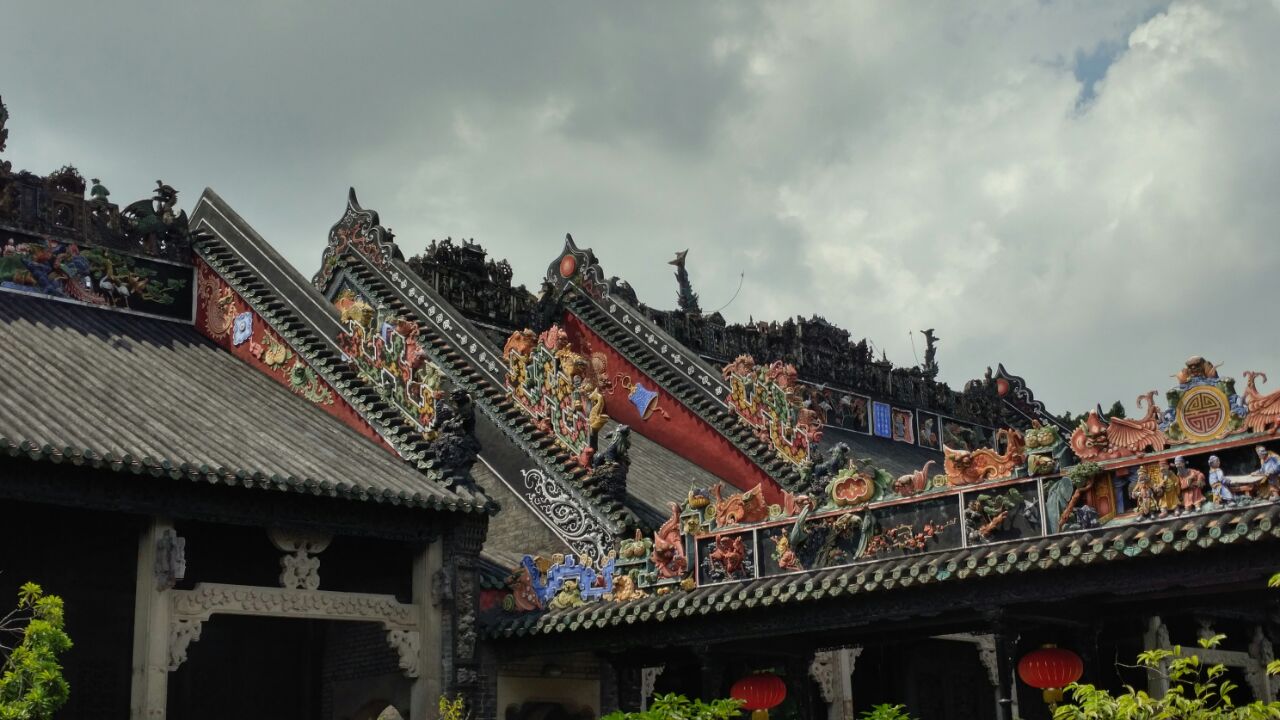 广州陈家祠岭南建筑明珠 寻觅到一个大隐隐于市的精美古祠堂