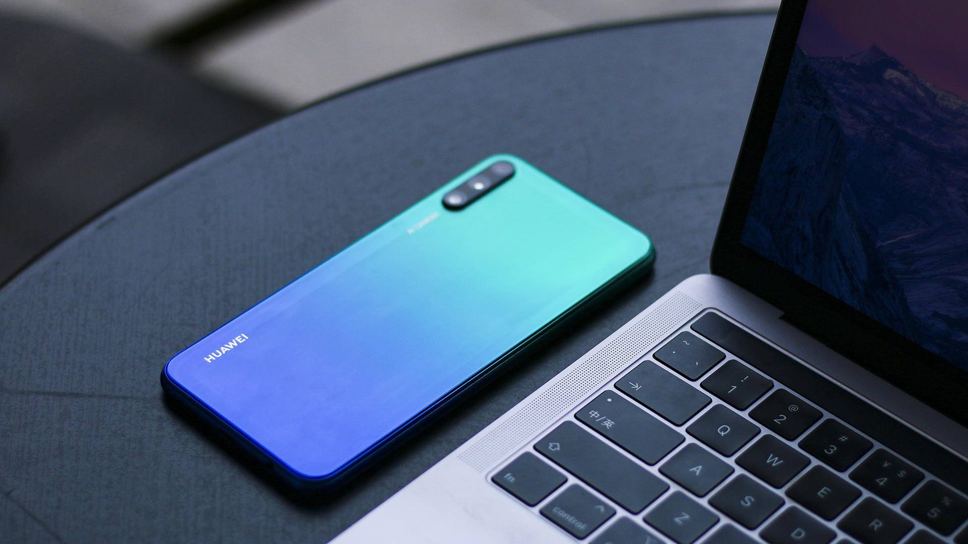 作为华为畅享系列最新的机型,华为畅享10不但延续了该系列的产品基因