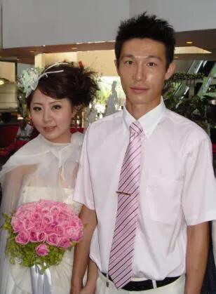 38岁前国脚退役,携娇妻亮相,当年他带头罢训,爱妻流泪劝回|曹阳|退役