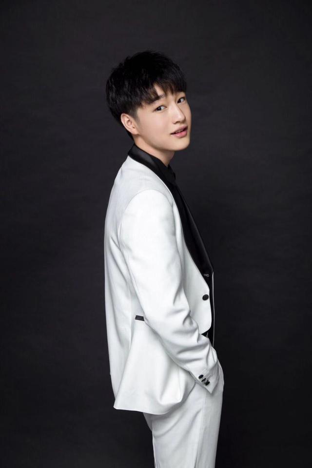 向日葵小班对战少东nice战队,究竟谁能带粉吃鸡,成为大哥?