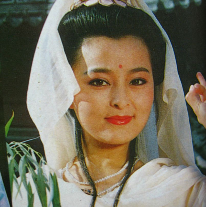 52岁何音儿子近照曝光,撞脸吴磊颜值高,遭柯蓝插足母子相依为命