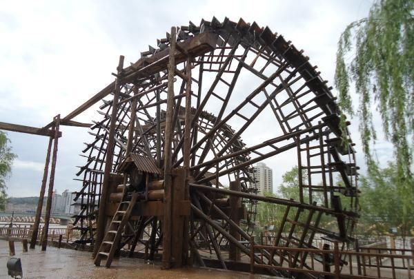 见过这样的"水车"吗?古老的灌溉工具