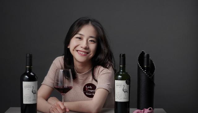 抖音主播醉鹅娘强势加入"美食嗨购夜",直言要酿造更好喝的美酒